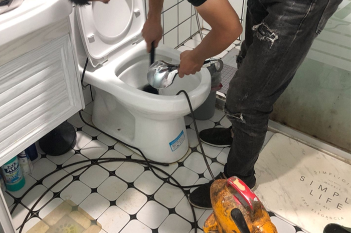 漳县马桶堵塞自己疏通还是找师傅?专业上门服务让你省时更省心