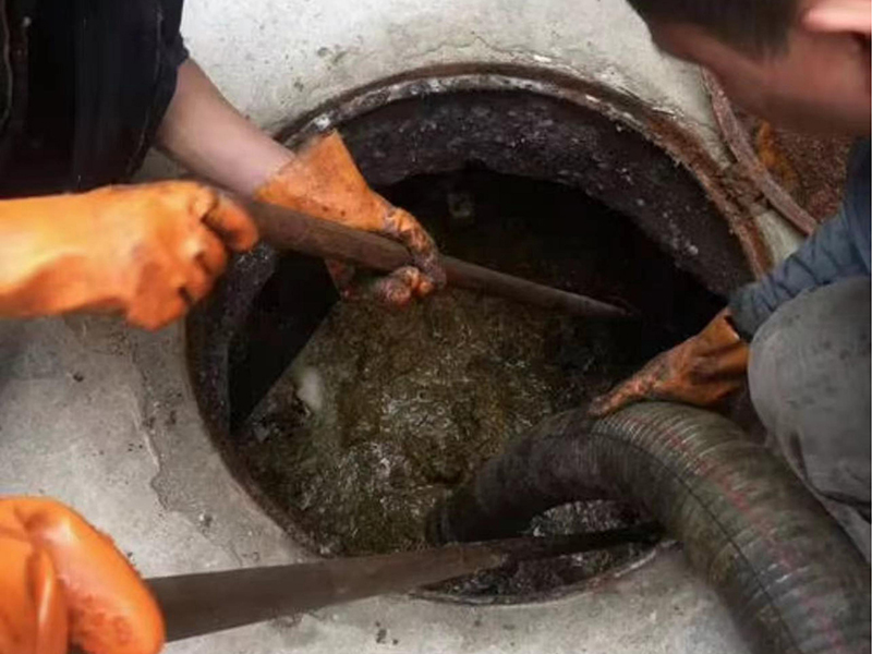 漳县清理化粪池时如何避免沼气的危害?